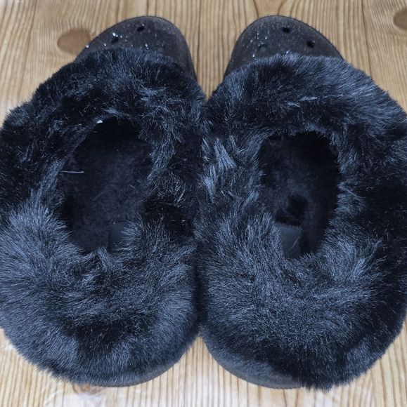 CROCS Furever Crush Glitter Black Fur Lined Clogs Size 6 - Picture 4 of 9